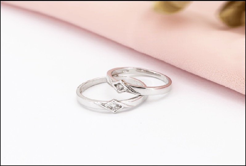 Nhẫn cưới bằng bạch kim